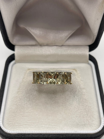 9ct gold quartz ring