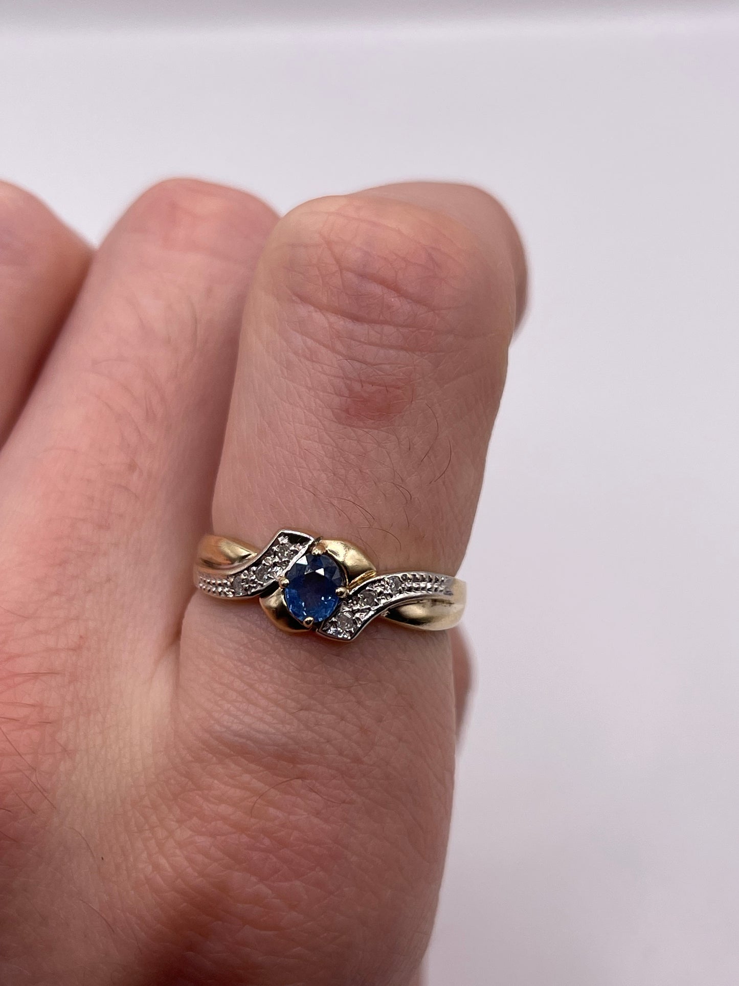 9ct gold sapphire and diamond ring