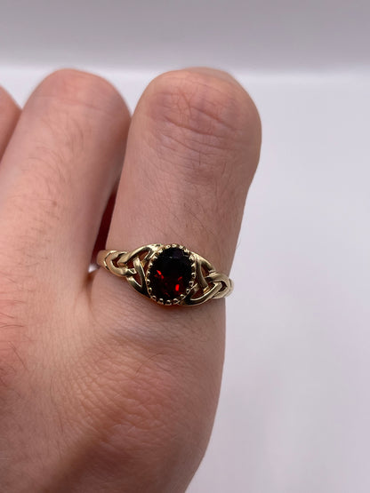 9ct gold garnet ring