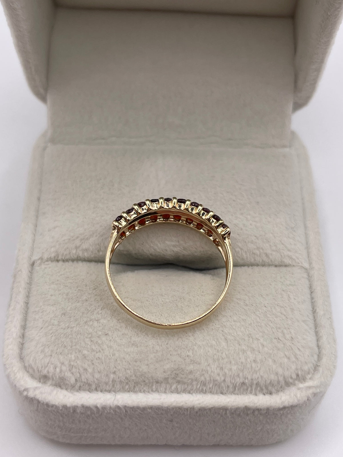 9ct gold garnet and diamond ring