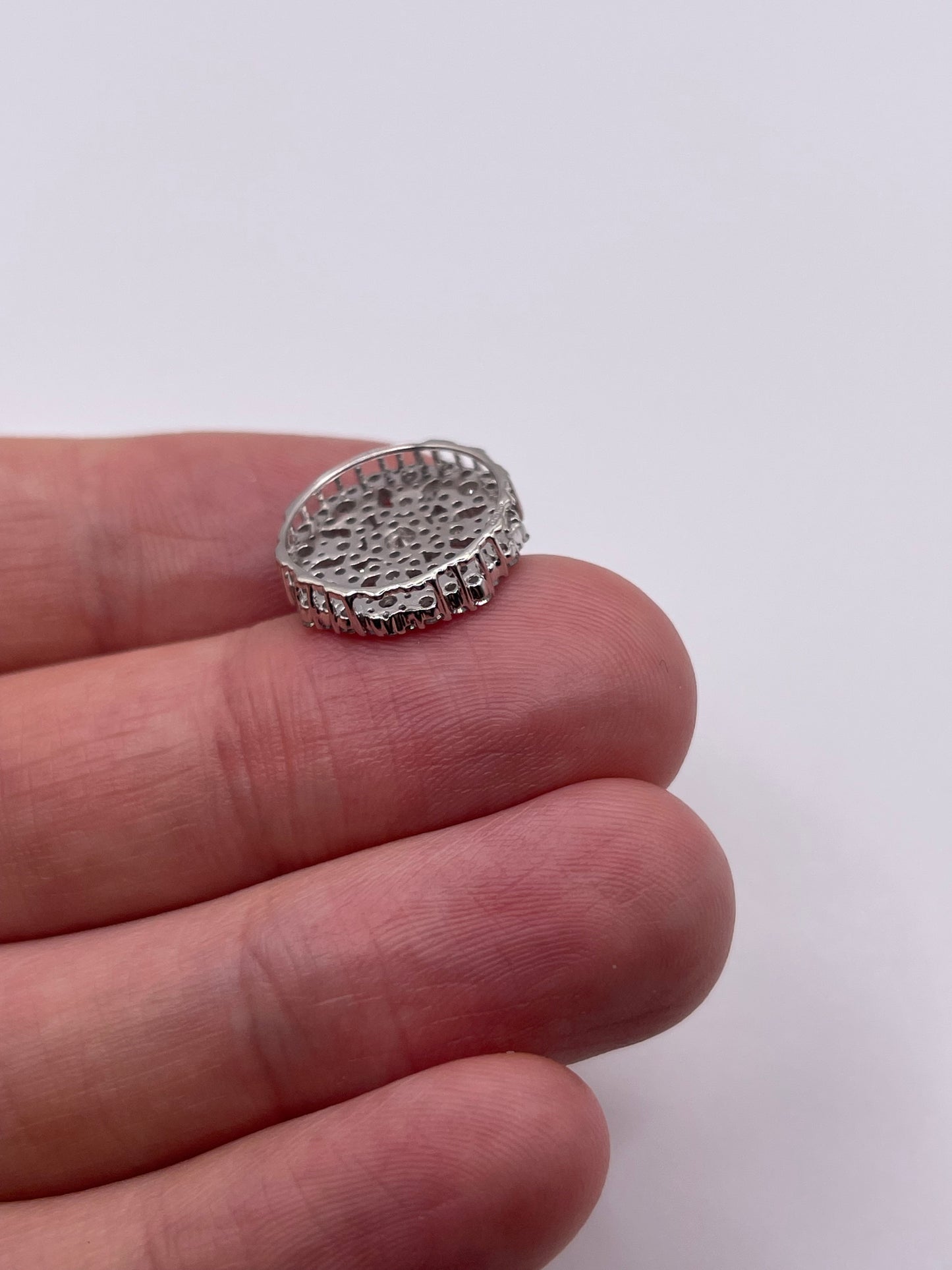 9ct white gold diamond cluster pendant