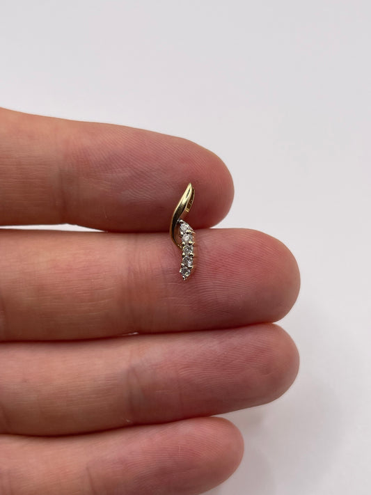 9ct gold diamond pendant