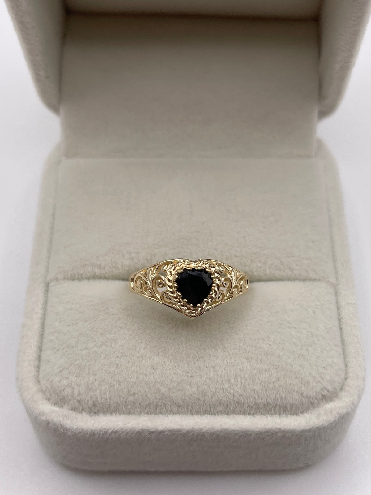9ct gold sapphire heart ring