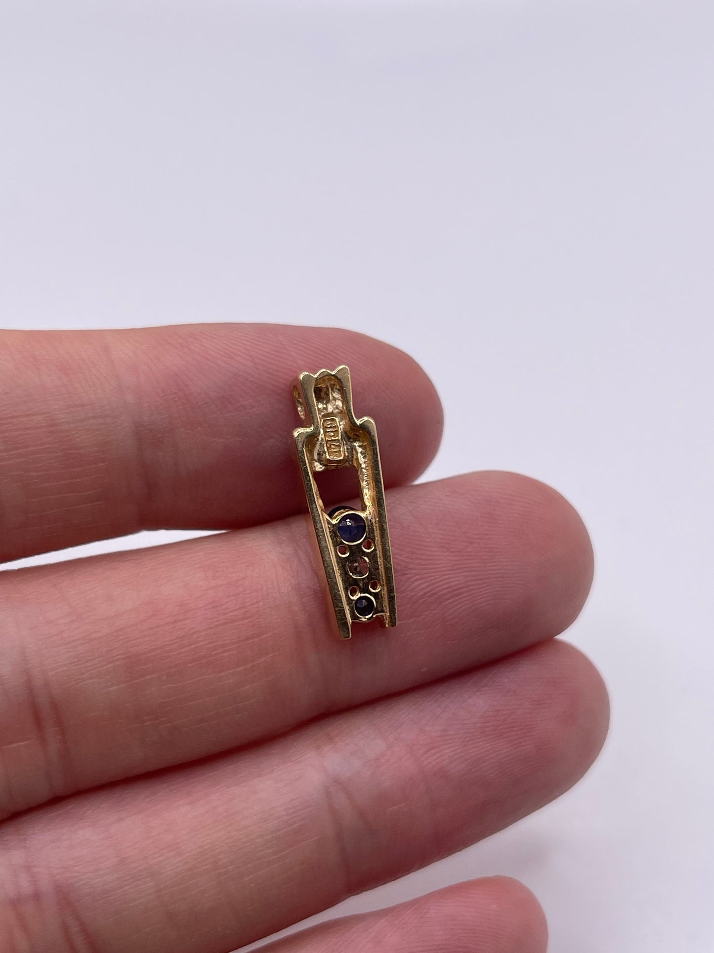 14ct gold sapphire and diamond pendant