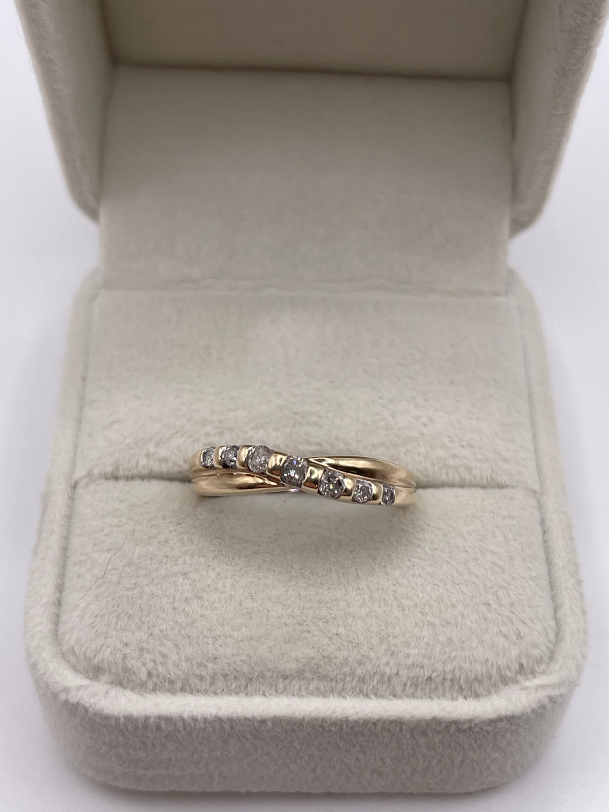 9ct gold diamond ring
