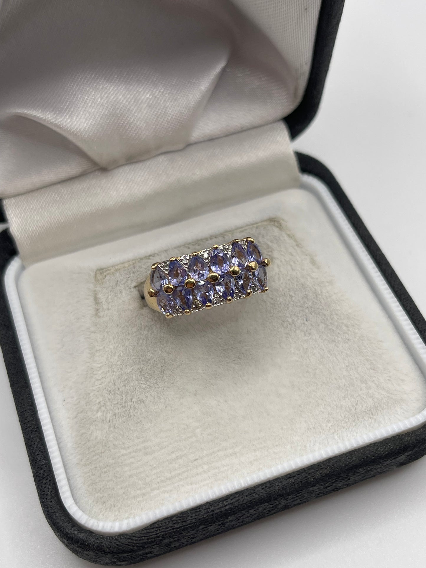 9ct gold tanzanite and diamond ring