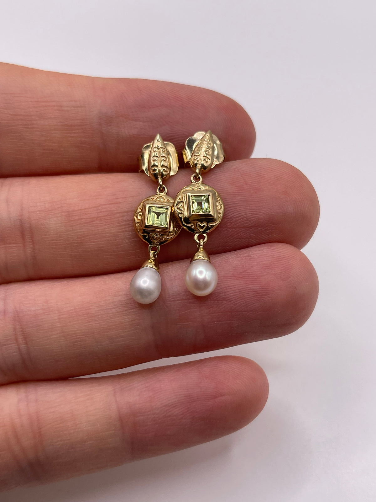 Clogau 9ct gold peridot and pearl earrings