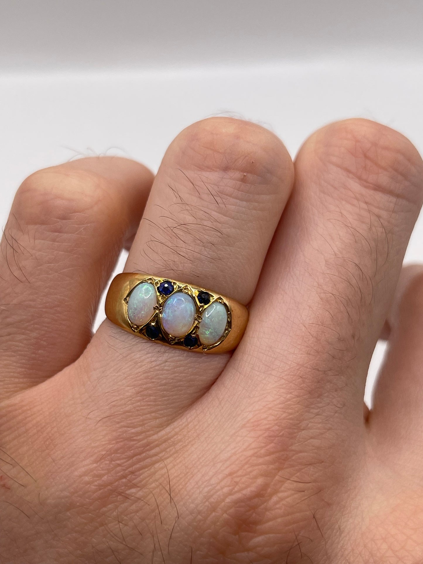 14ct gold opal and sapphire ring
