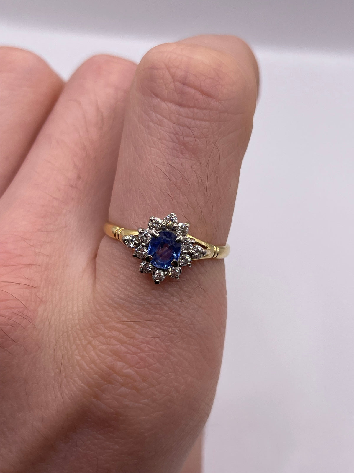 18ct gold sapphire and diamond ring