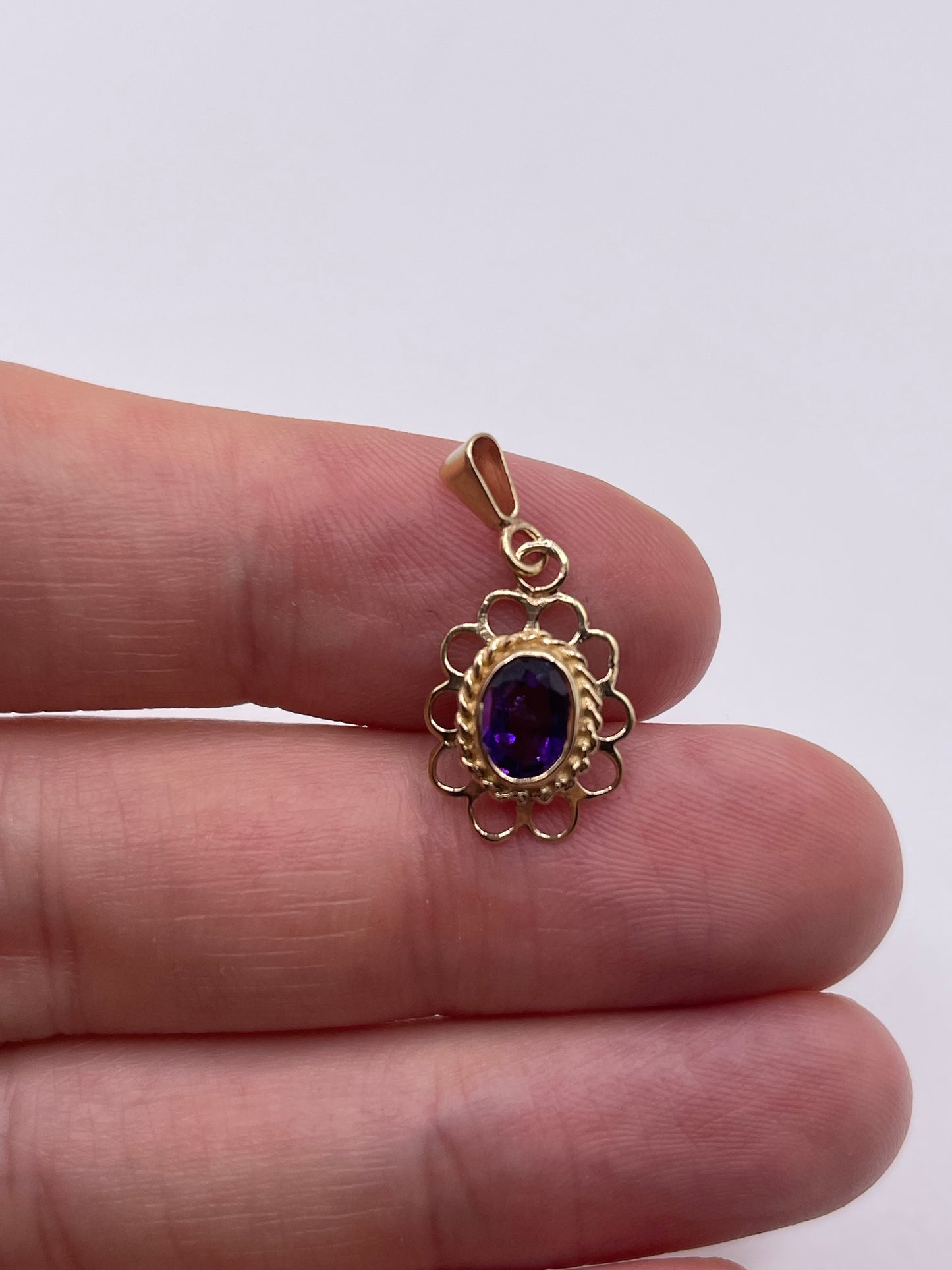 9ct gold amethyst pendant