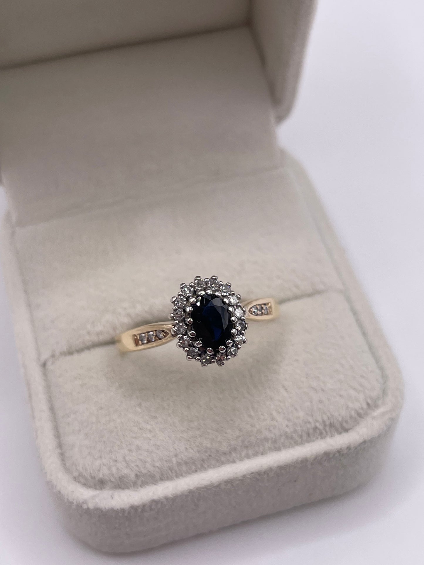 9ct gold sapphire and diamond ring