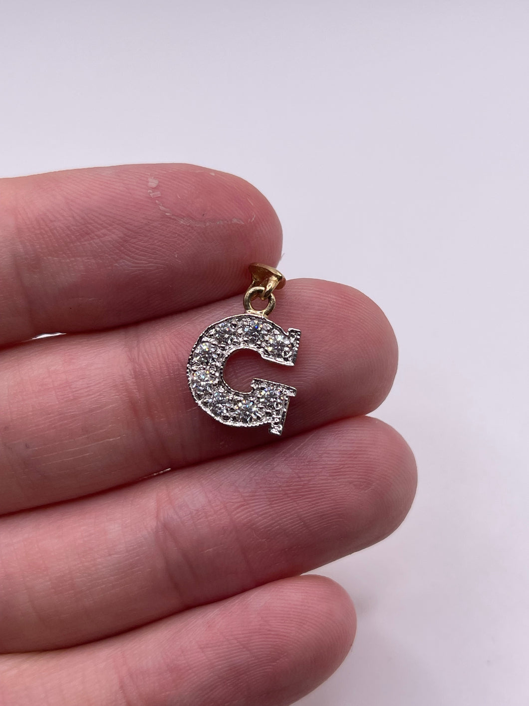 9ct gold cz initial G pendant