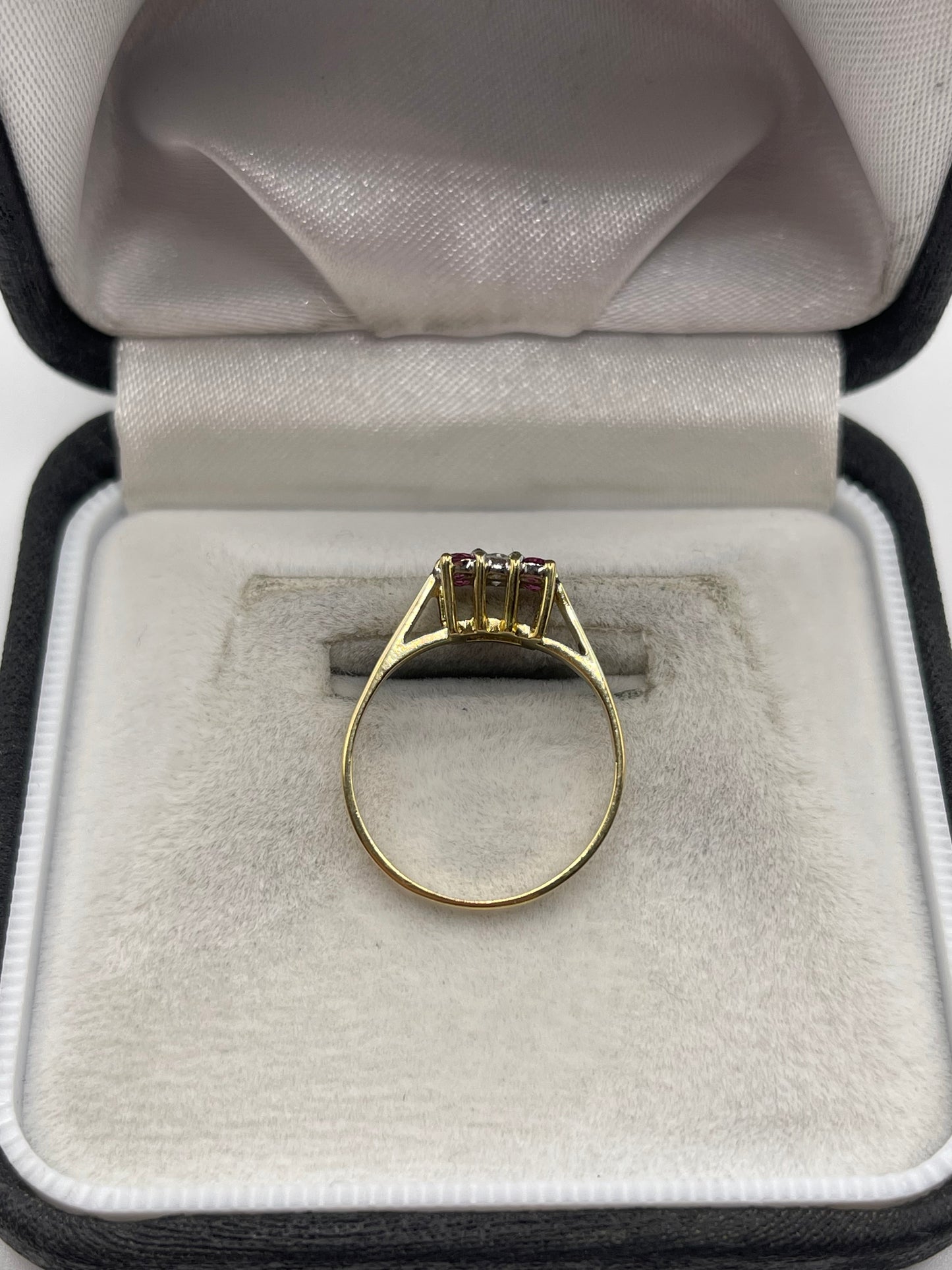 18ct gold ruby and diamond ring
