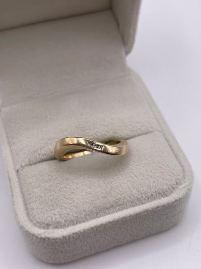 9ct gold diamond ring