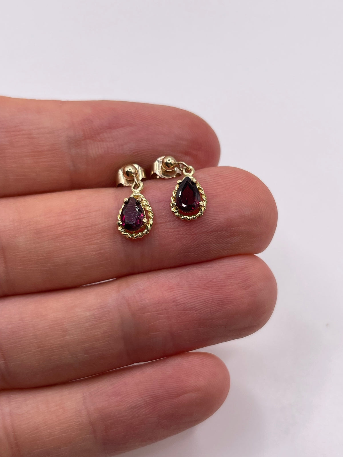 9ct gold garnet earrings