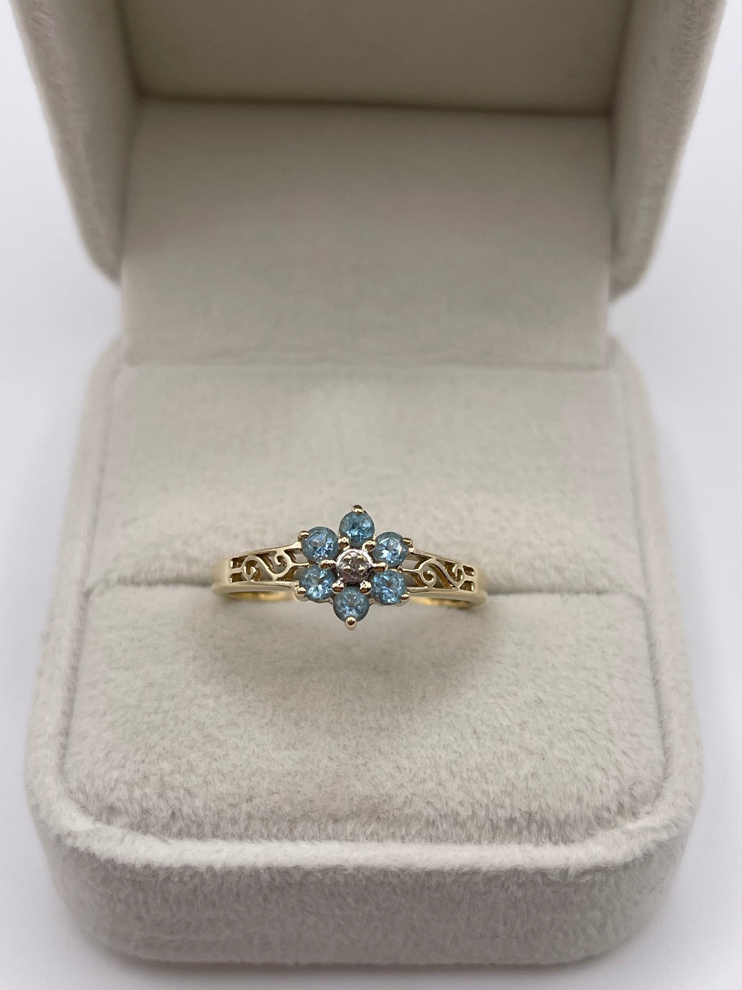 9ct gold topaz and diamond ring