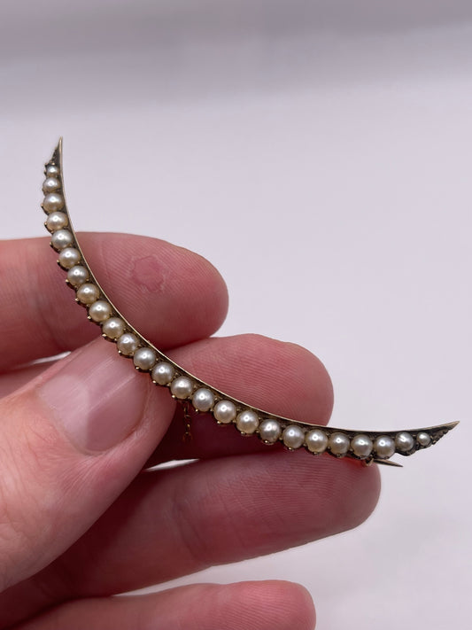 Antique 9ct gold pearl crescent brooch