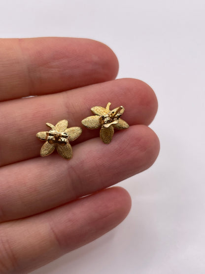 9ct gold leaf earrings