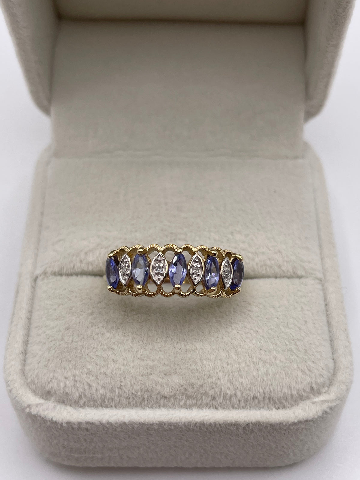 9ct gold tanzanite and diamond ring