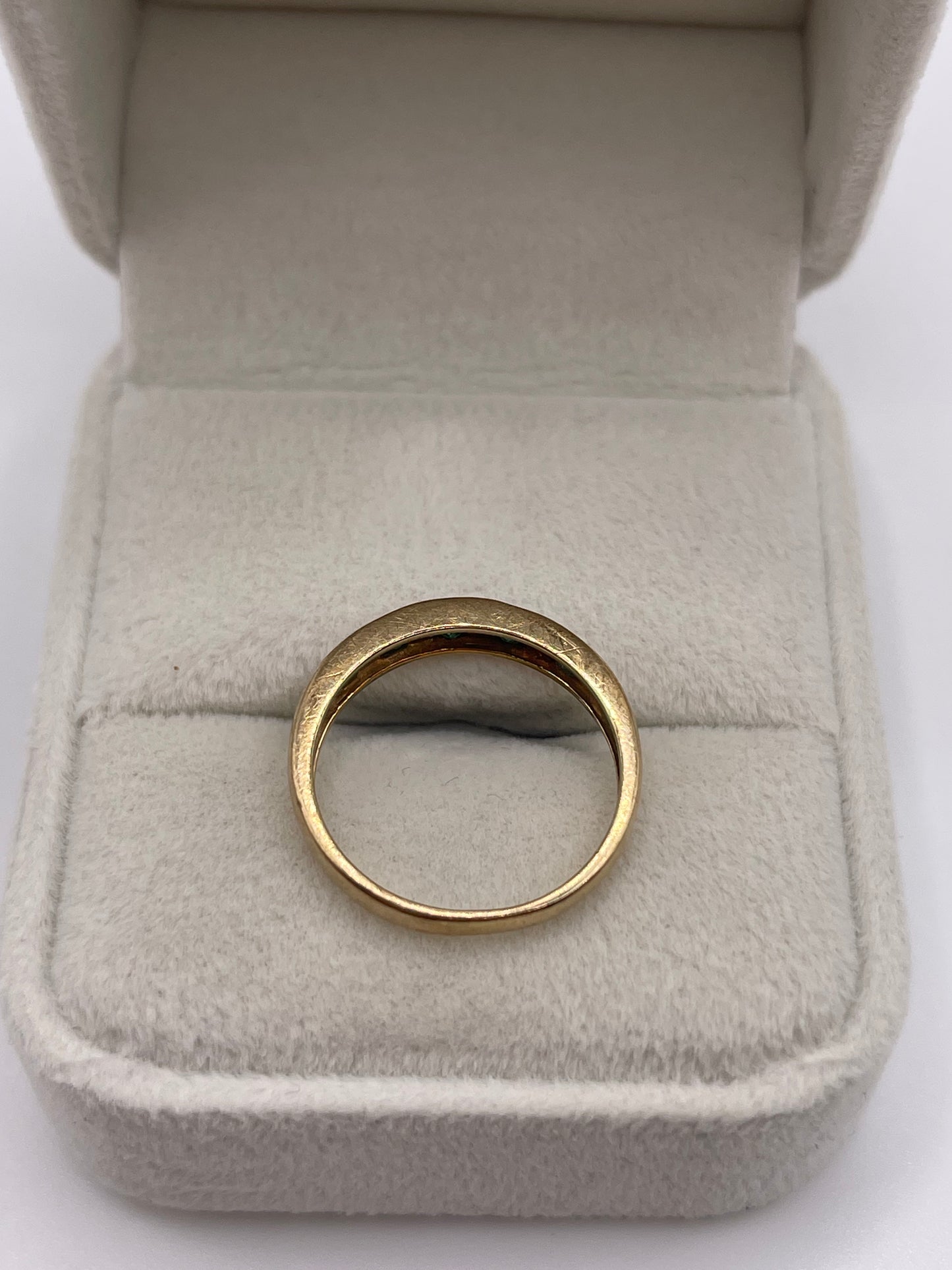 9ct gold emerald and diamond ring