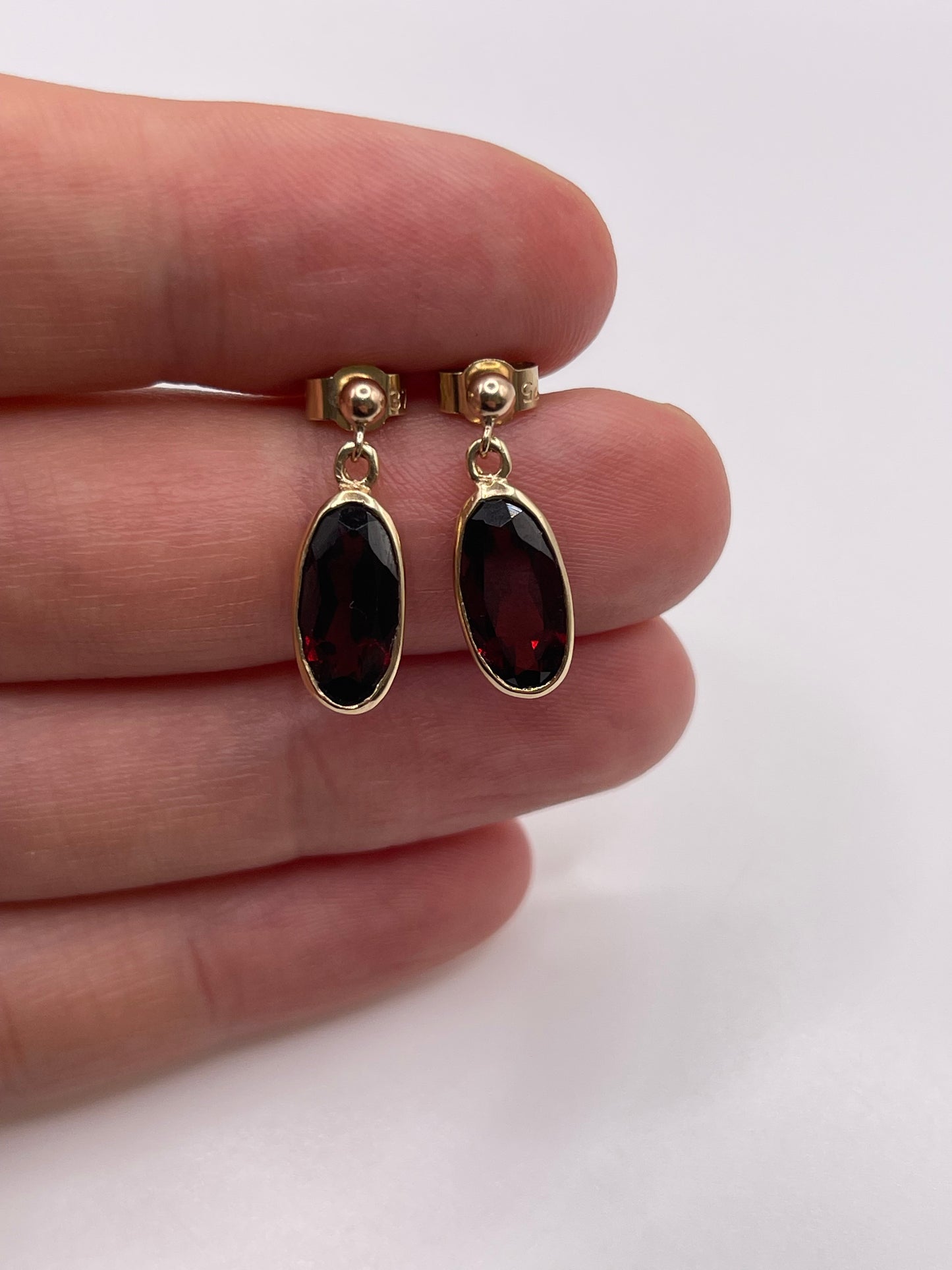9ct gold garnet earrings