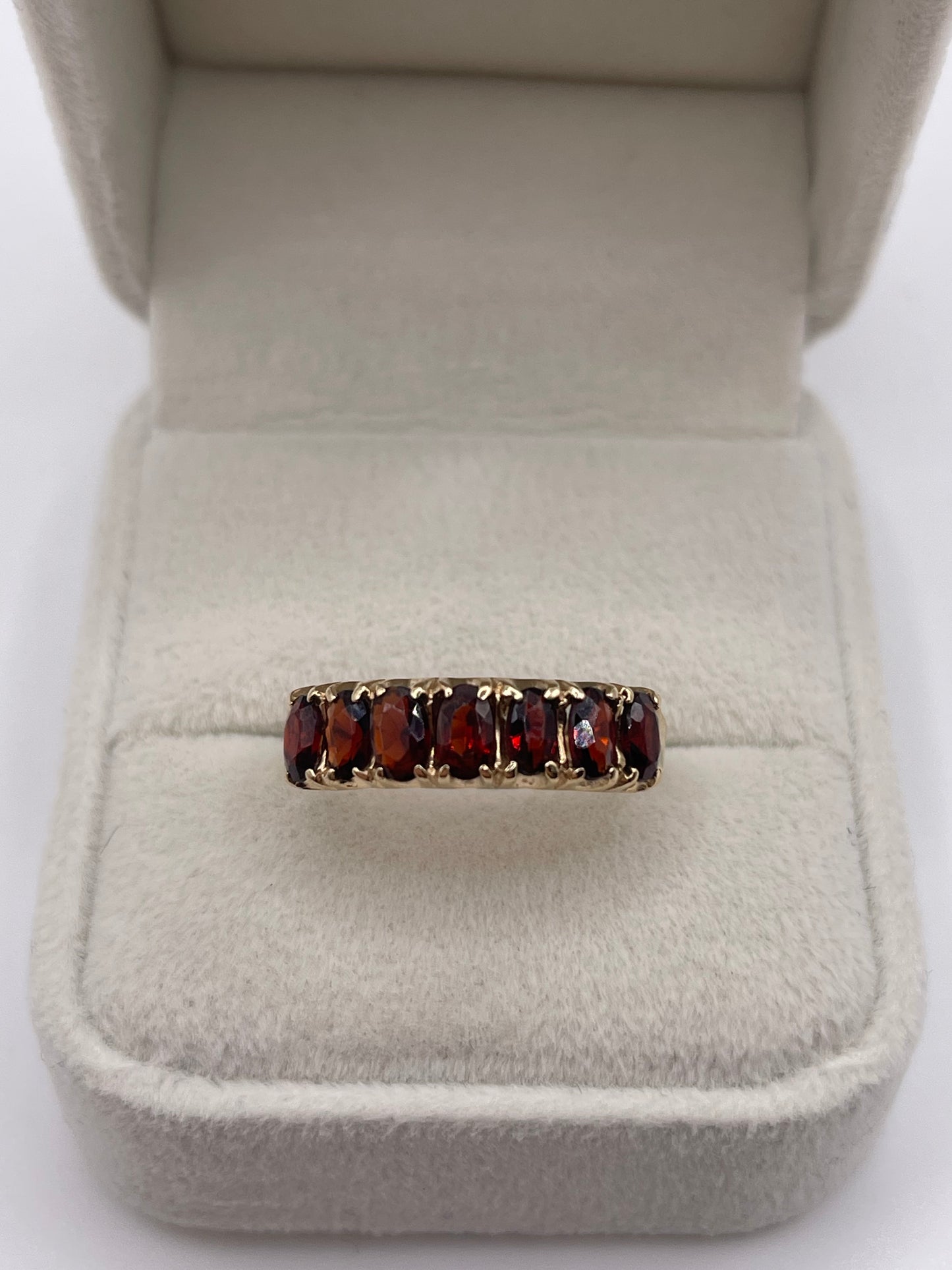 9ct gold garnet ring