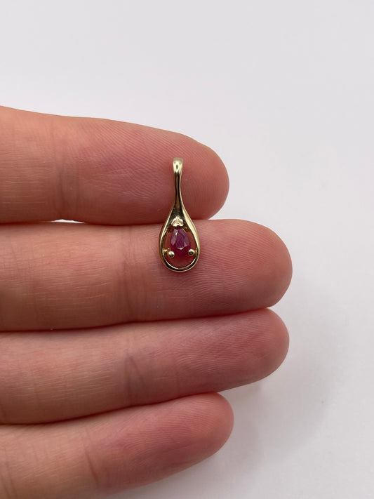 9ct gold ruby pendant