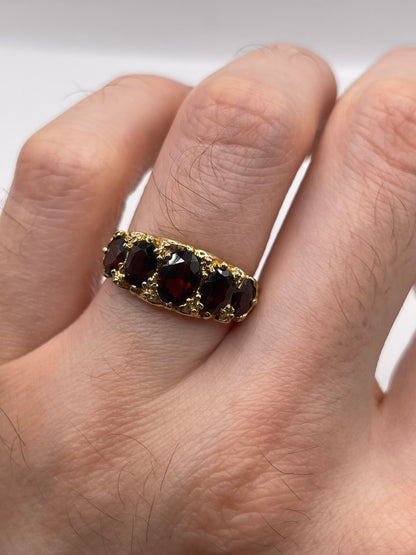 9ct gold garnet ring