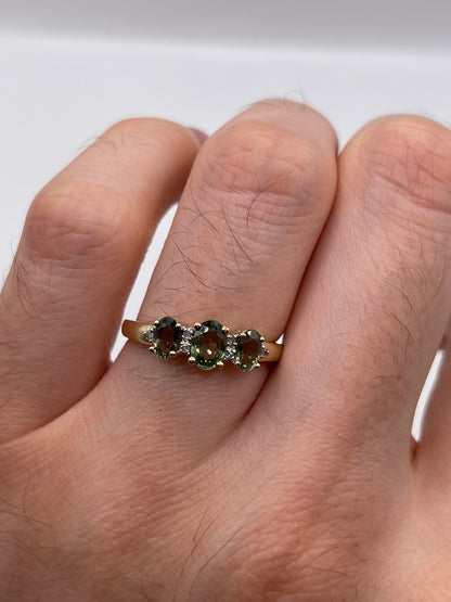 9ct gold green sapphire and diamond ring