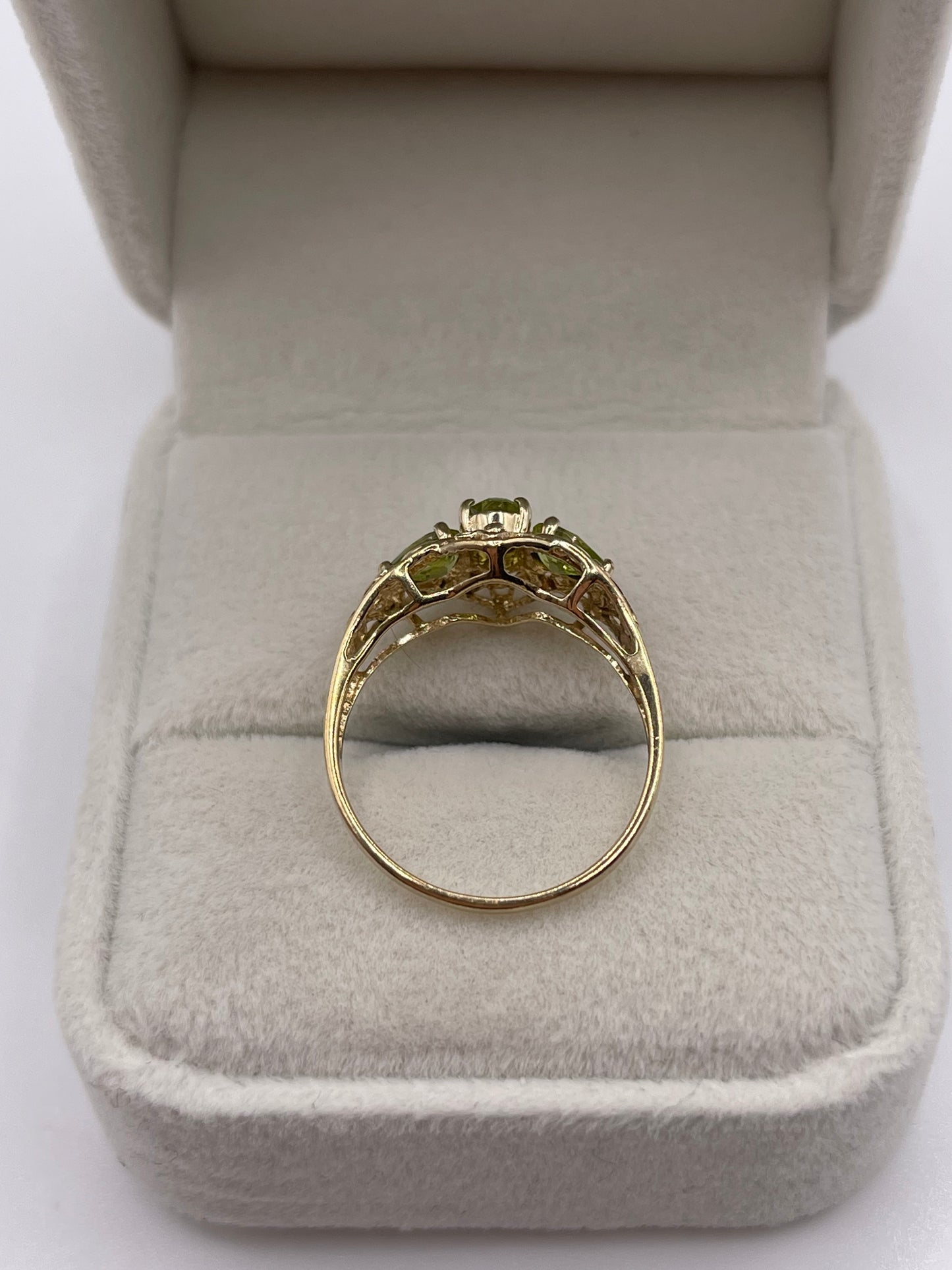 9ct gold peridot ring