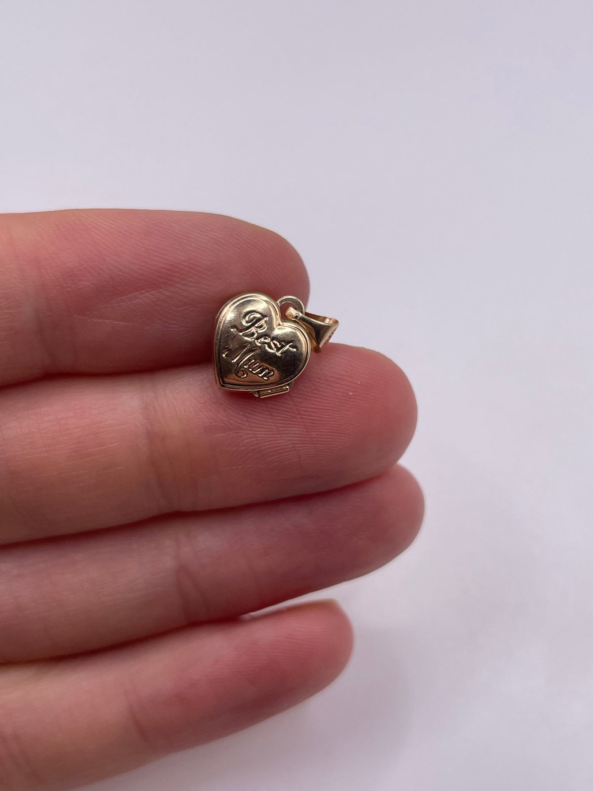 9ct gold heart locket pendant