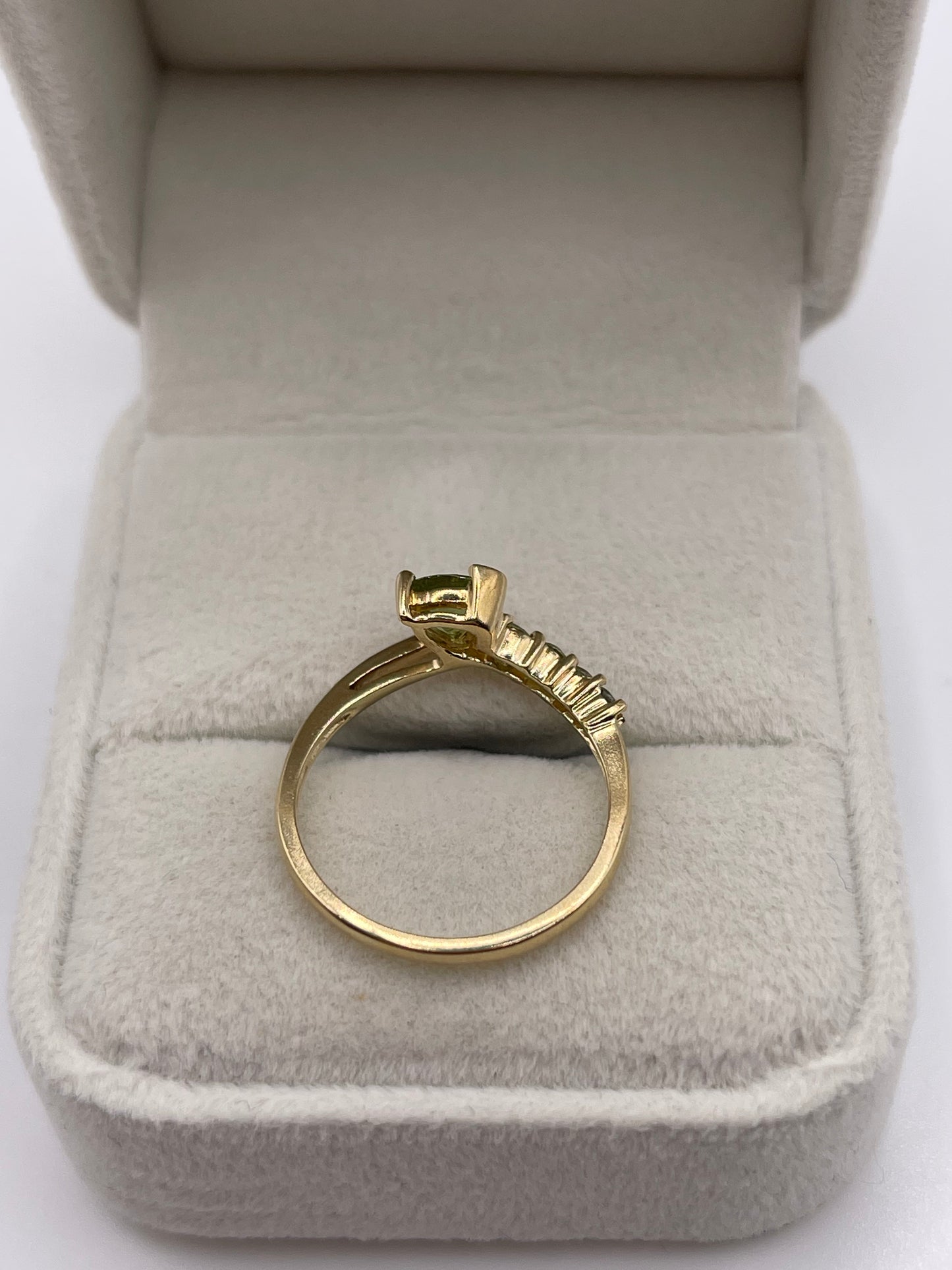 9ct gold quartz ring