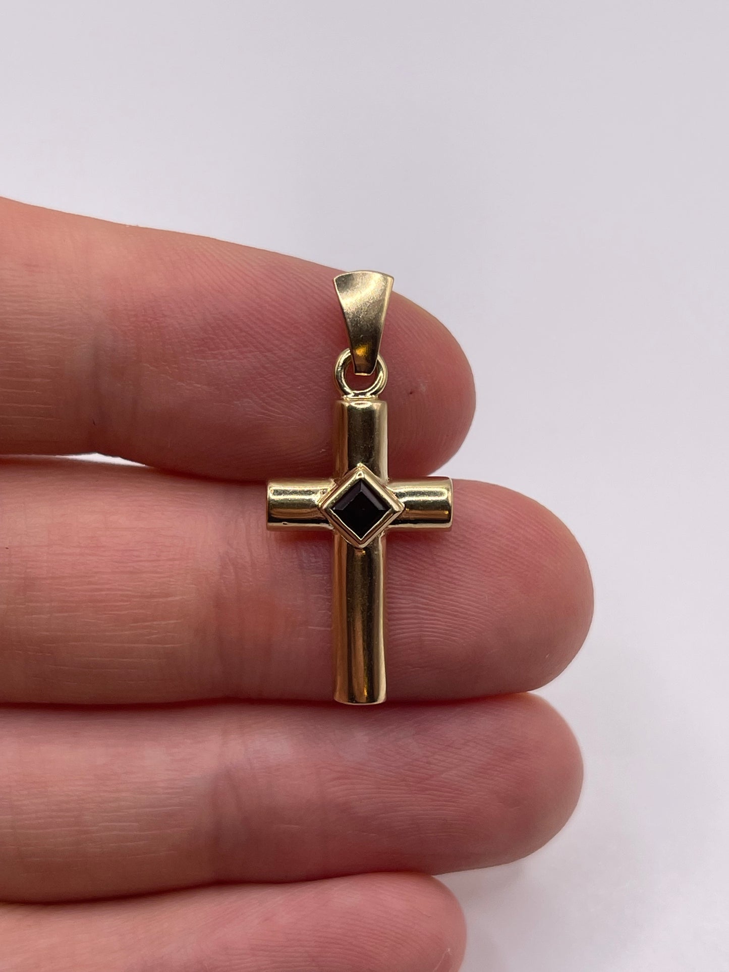 9ct gold garnet cross pendant