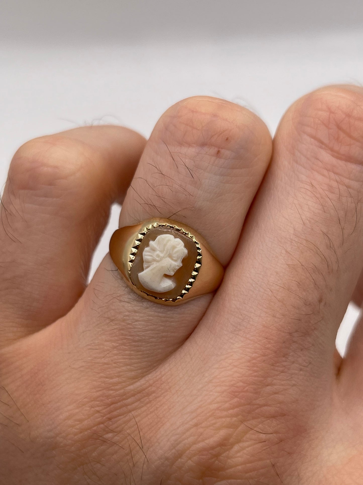 9ct gold cameo ring
