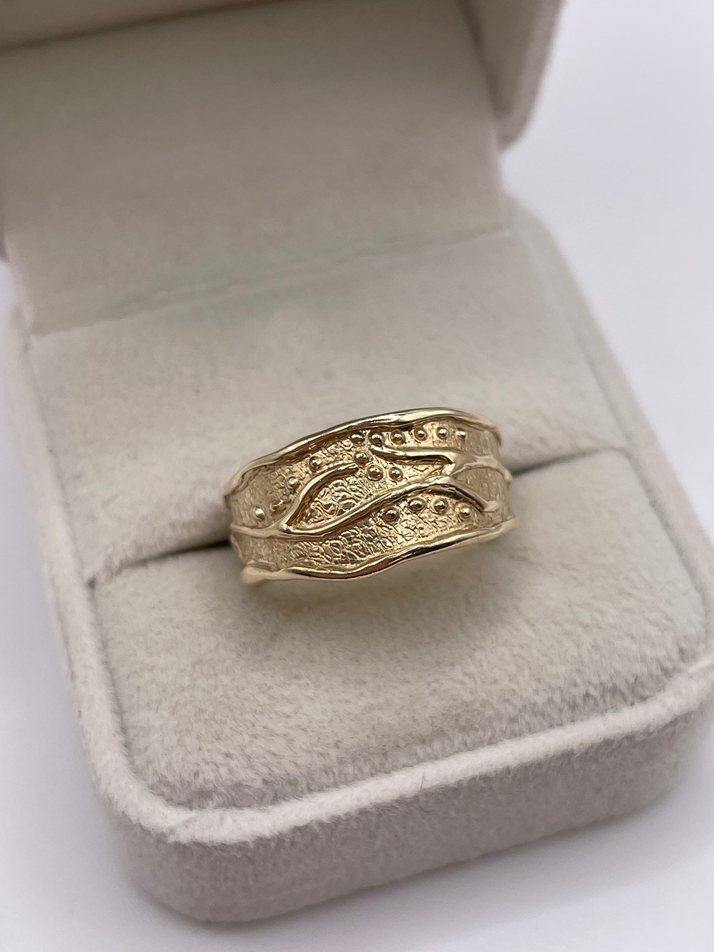 9ct gold ring