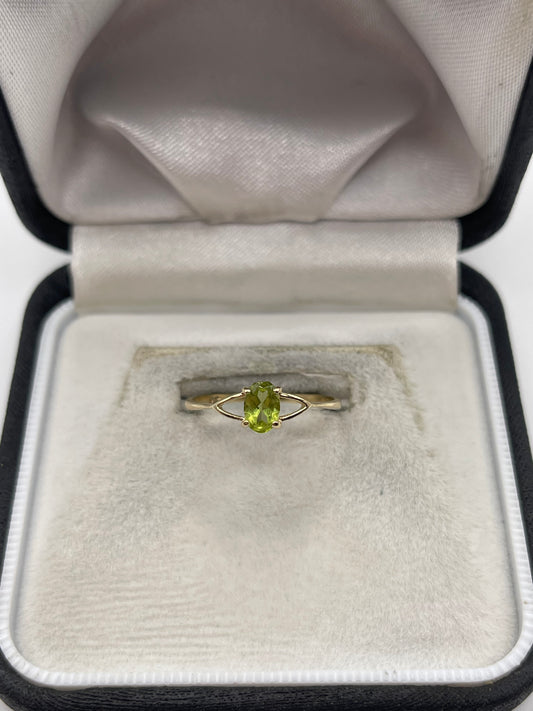9ct gold peridot ring