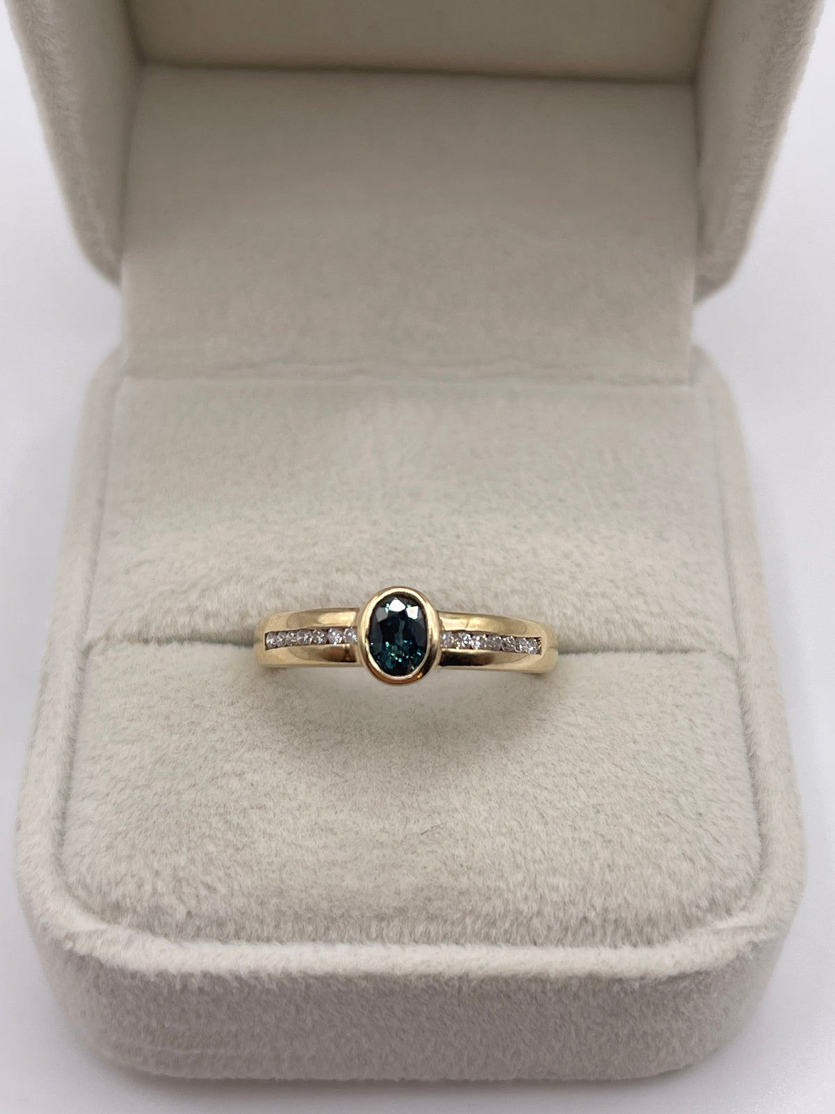 9ct gold sapphire and diamond ring