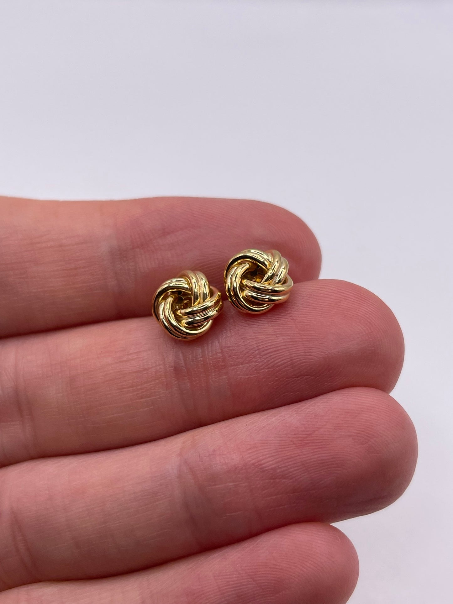 9ct gold knot earrings