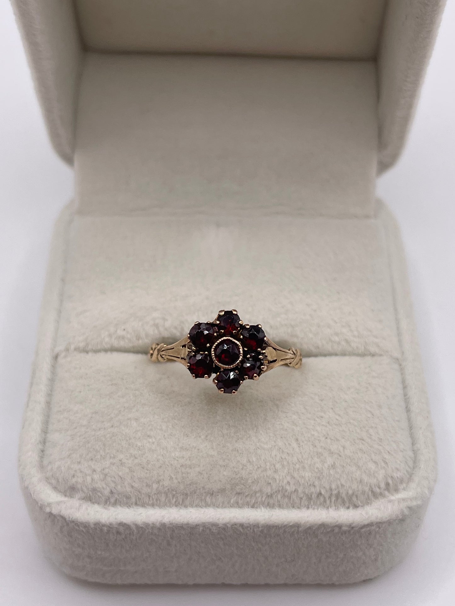 9ct gold garnet cluster ring