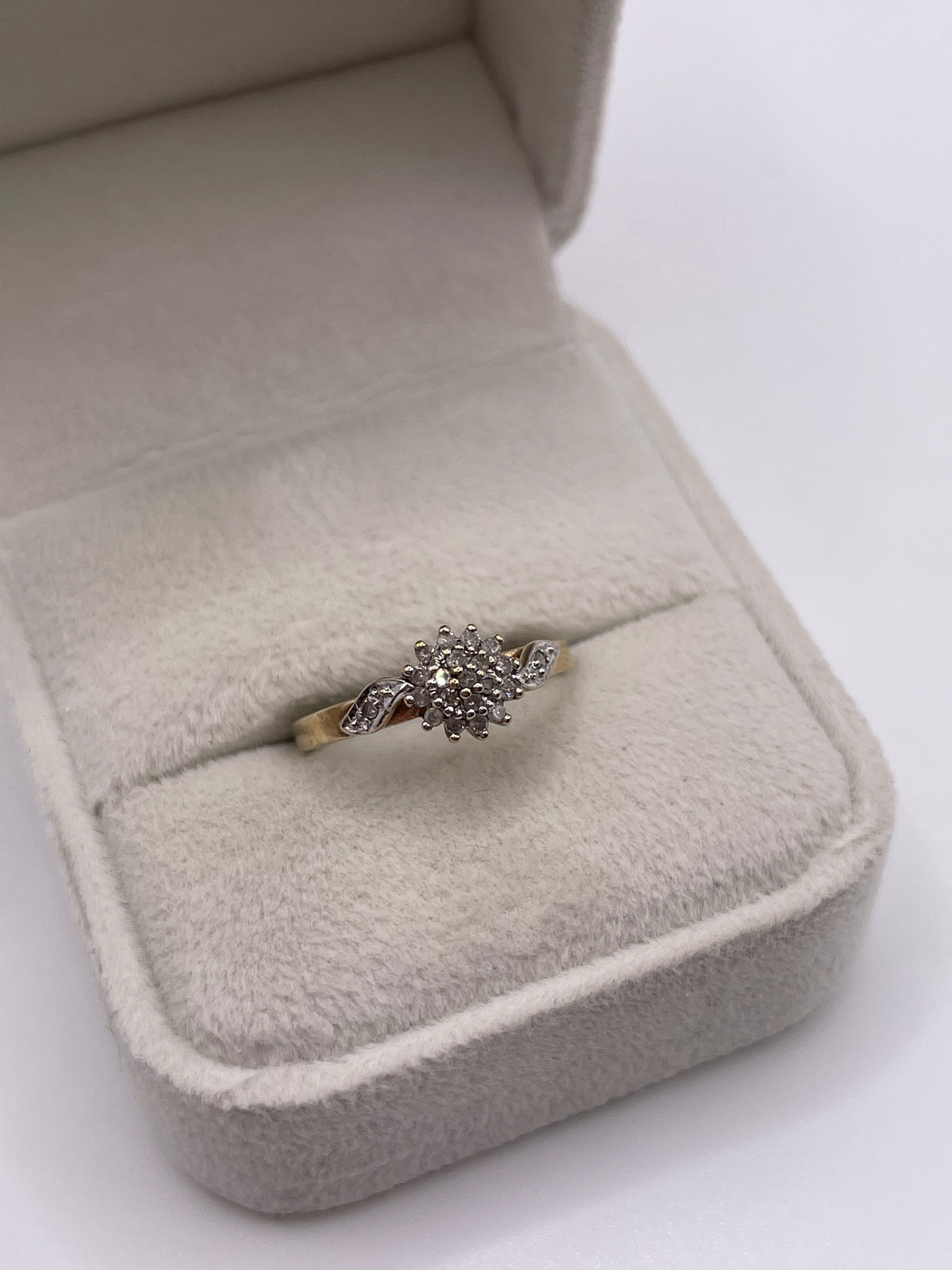 9ct gold diamond cluster ring