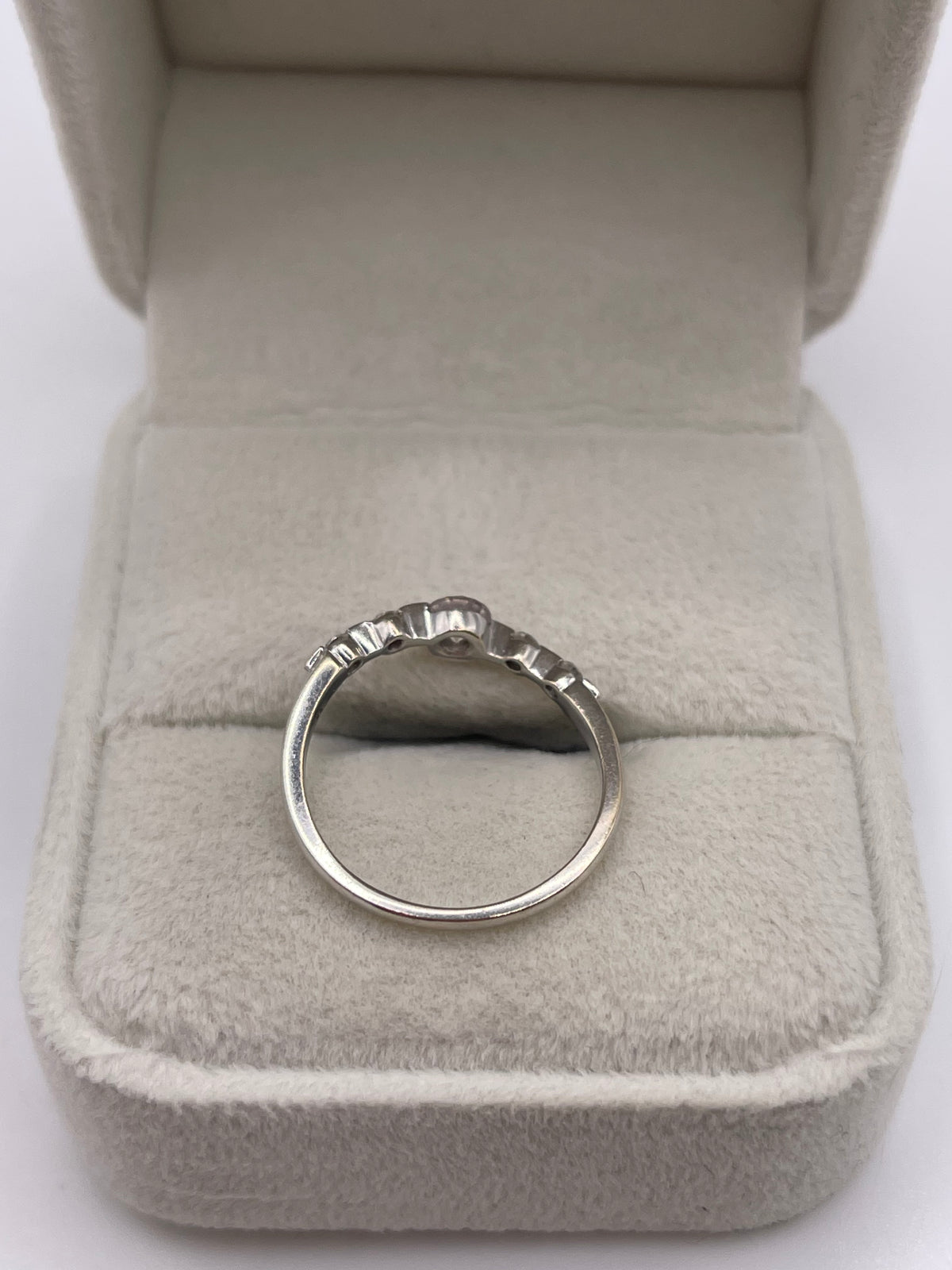 18ct white gold diamond ring