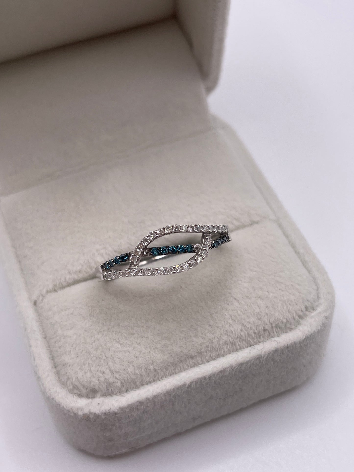 9ct white gold diamond cluster ring