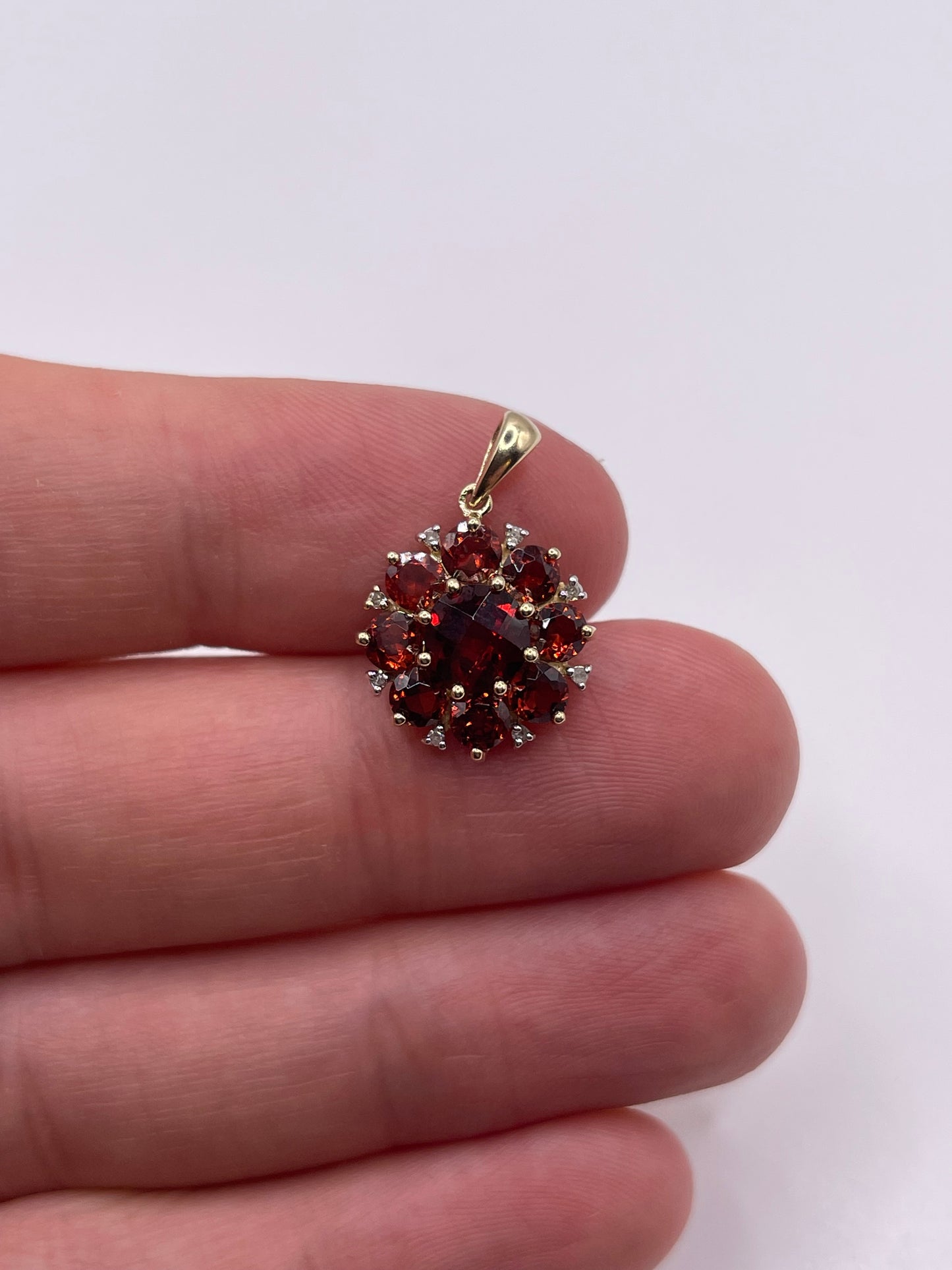 9ct gold garnet and diamond pendant