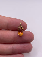 Load image into Gallery viewer, 9ct gold topaz pendant
