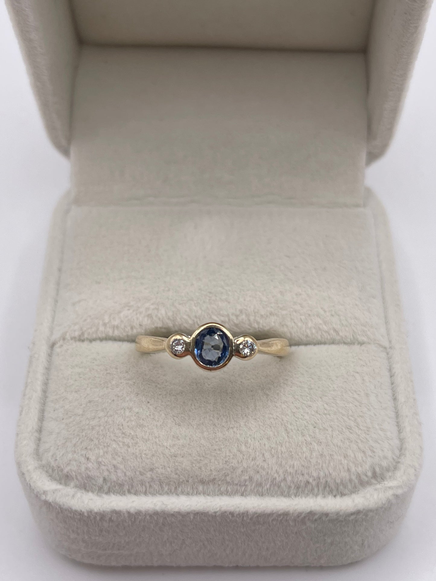 9ct gold sapphire and diamond ring