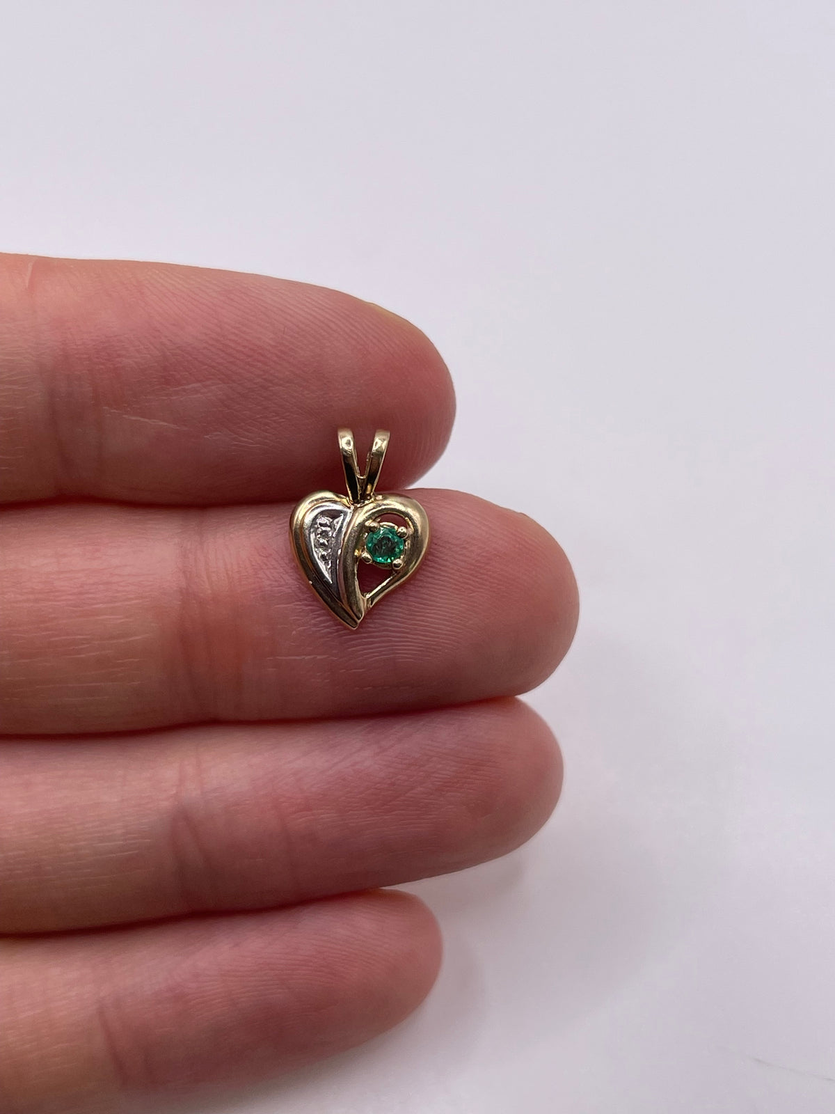 9ct gold emerald and diamond pendant