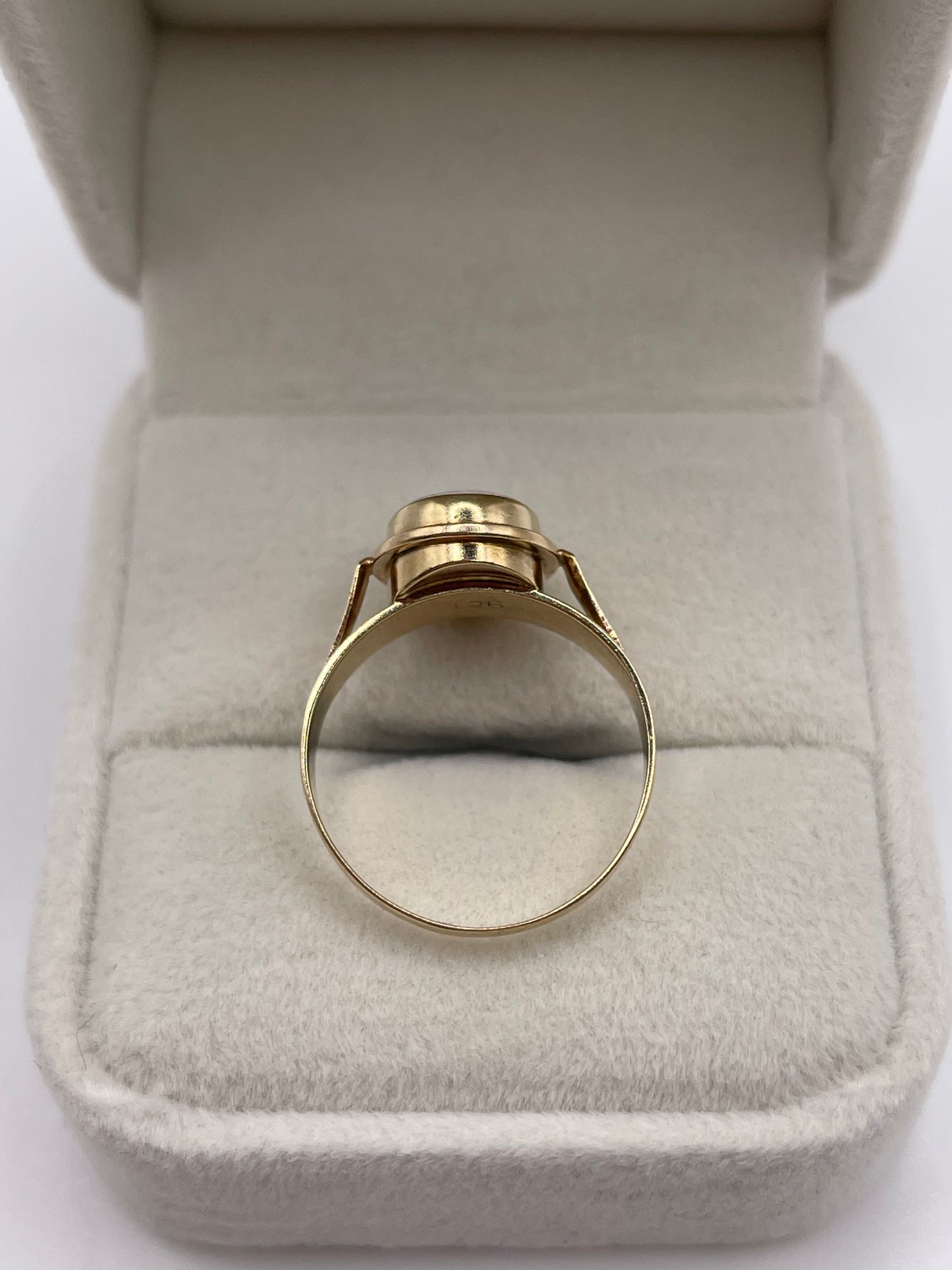 9ct gold opal ring