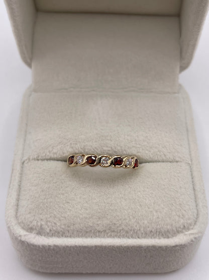 9ct gold garnet and diamond ring
