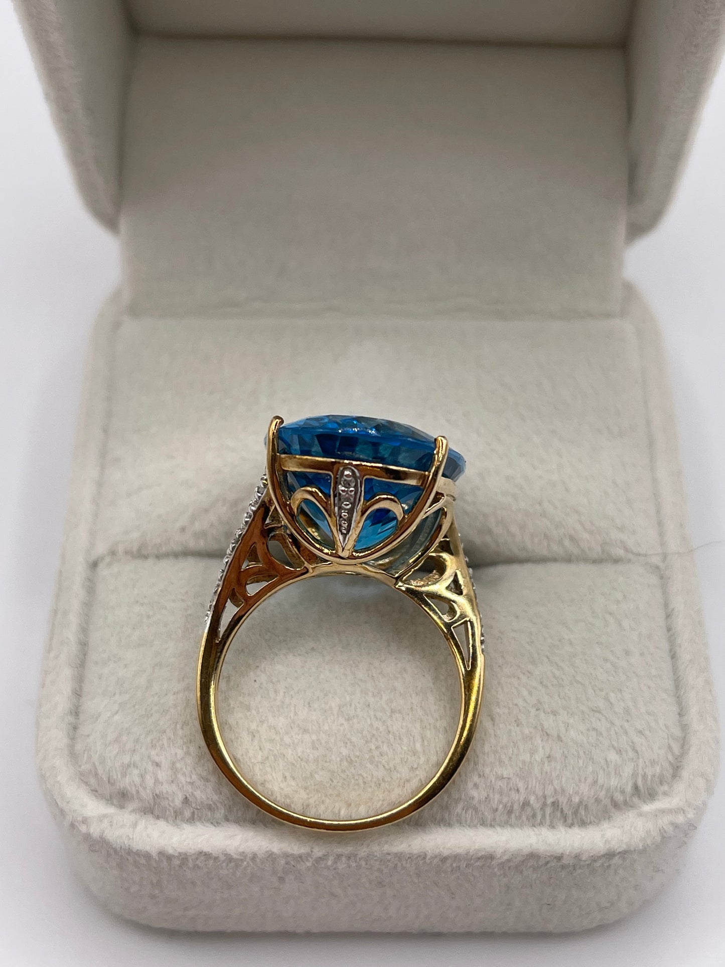 9ct gold blue topaz and diamond ring