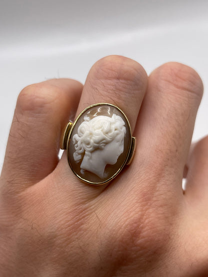 Antique 9ct gold cameo ring